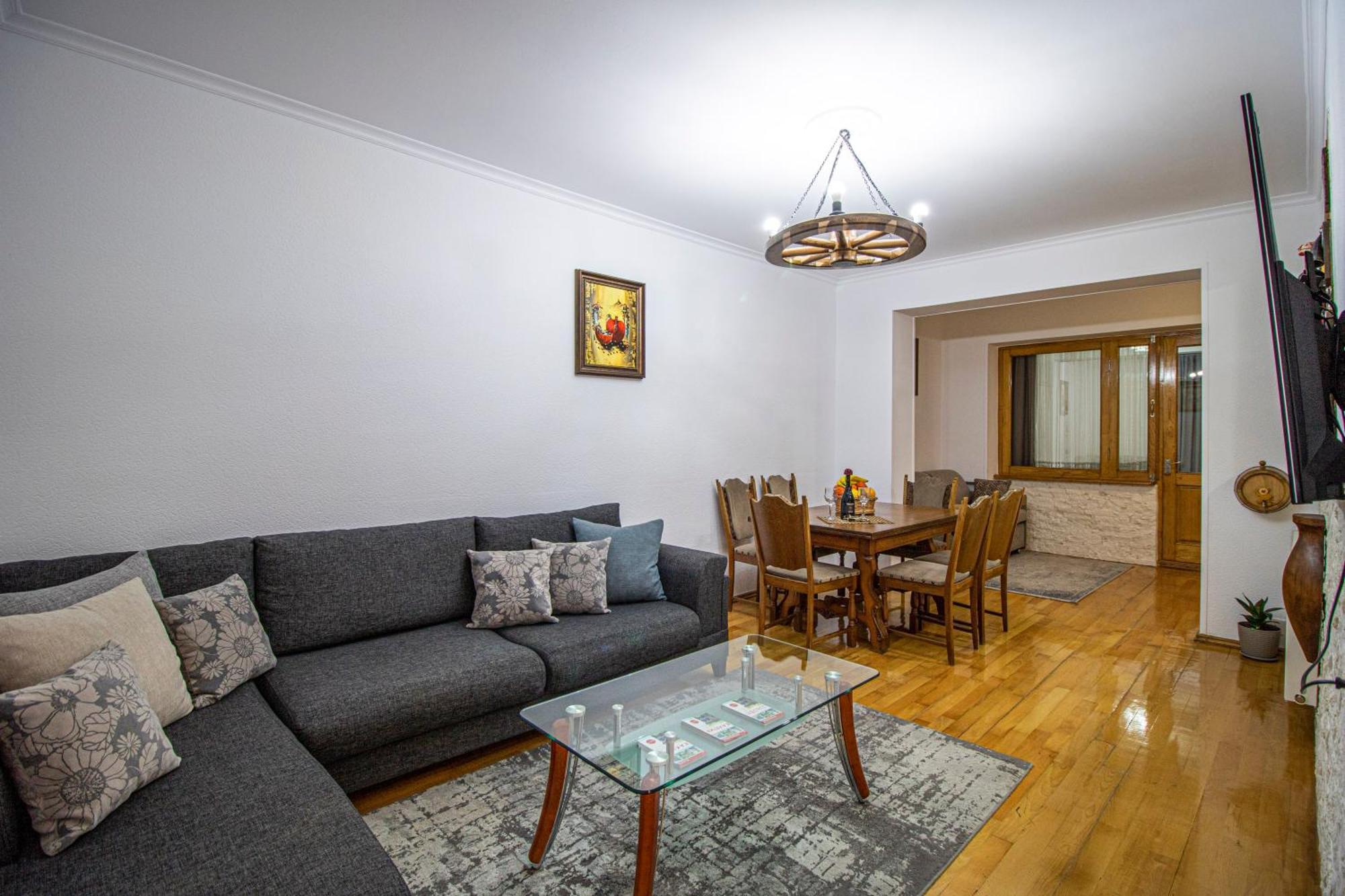 Cozy Apartment On Kostava Tbilissi Extérieur photo